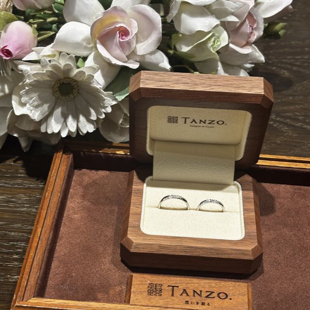 【TANZO.(鍛造指輪)の口コミ】 ホームページで見たまんまの指輪で大感激いたしました。
私達は、TANZO1店…