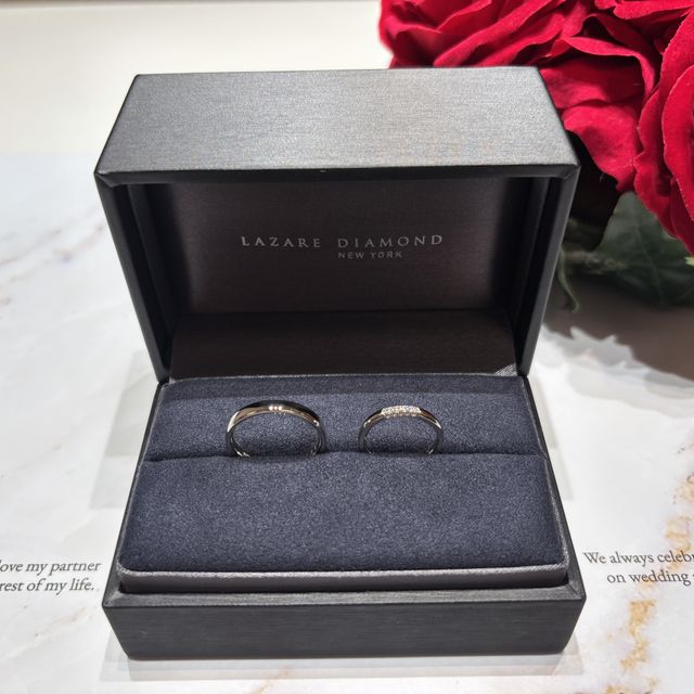 【ラザール ダイヤモンド(LAZARE DIAMOND)の口コミ】 名前の通りダイヤが3方面についているので、どこからみてもキラキラと輝き…