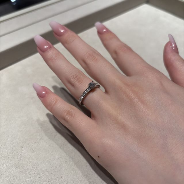 【ブシュロン(BOUCHERON)の口コミ】 ブシュロンの中でThe婚約指輪の商品です。ですが、デザインへの拘りがとて…