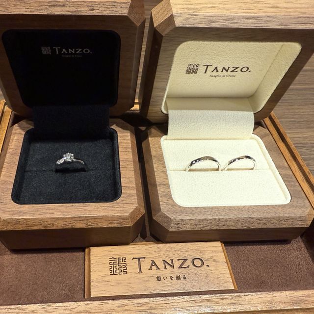 【TANZO.(鍛造指輪)の口コミ】 石は持ち込みでセミオーダーで作っていただきました。
アシンメトリーなデ…