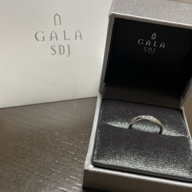 【GALA JEWELRY(ガラジュエリー)の口コミ】 指輪のデザインがとても気に入りました。
宝石の輝きも綺麗です。　
職人…