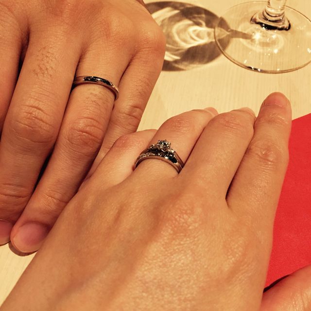 【銀座ダイヤモンドシライシの口コミ】 つけ心地がとてもよく、デザインも気に入りました。婚約指輪はダイヤモン…