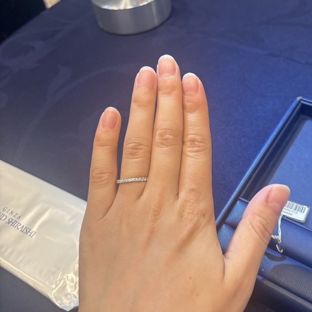 【銀座ダイヤモンドシライシの口コミ】 結婚指輪を探していたところ、エタニティーリングに惹かれて実物をみてこ…