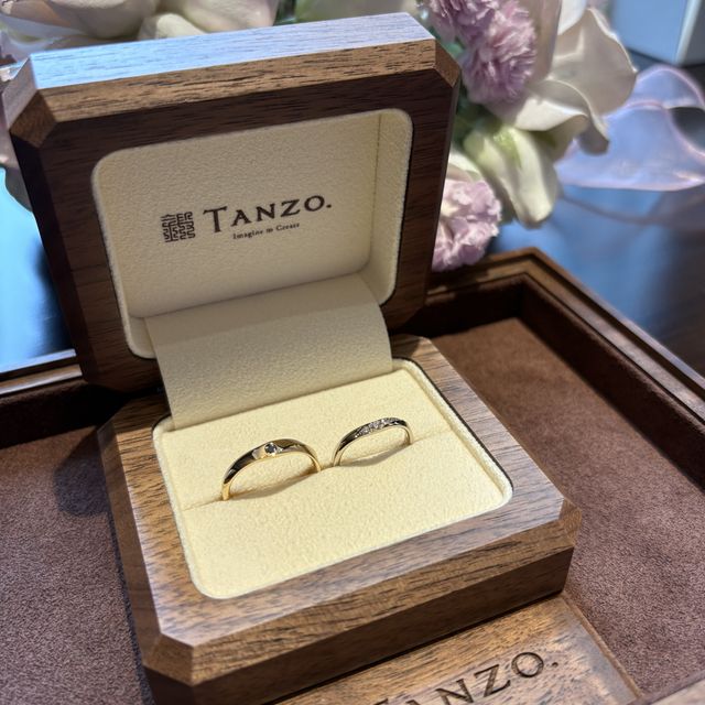 【TANZO.(鍛造指輪)の口コミ】 V字の形・面取りの加工でペア感をだしつつ、お互い好きなデザインの指輪を…