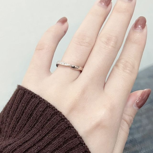 【BRILLIANCE+(ブリリアンスプラス)の口コミ】 自分の手に合うものを探し、指輪の太さや色味、デザイン全てピッタリなも…