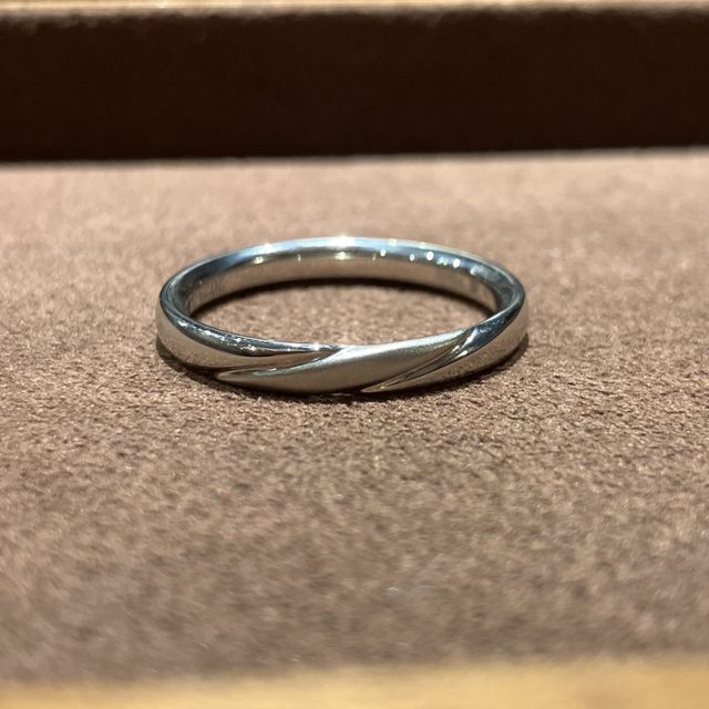 【TANZO.(鍛造指輪)の口コミ】 特徴ある製造でデザインのアレンジも幅がきく点。
デザインを一から作るこ…