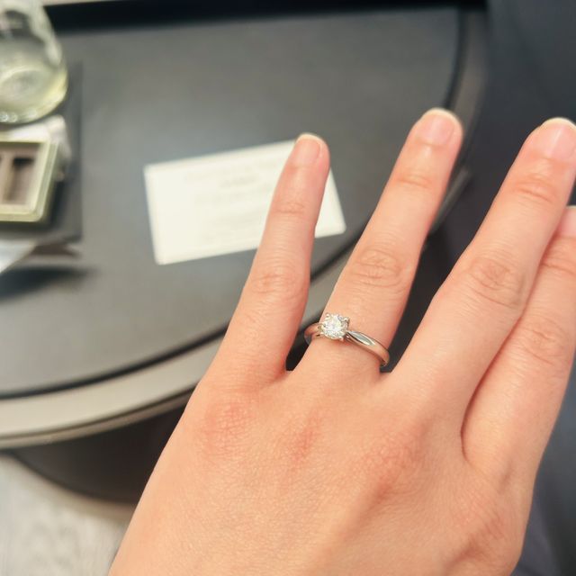 【ヴァン クリーフ＆アーペル(Van Cleef & Arpels)の口コミ】 デザインに惚れ込み、試着しました。シルバーで、均一に小さなボールが指…