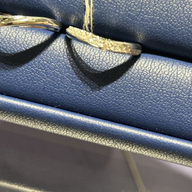 【銀座ダイヤモンドシライシの口コミ】 つけた時のフィット感が忘れられません。毎日つけるものなので、付け心地…