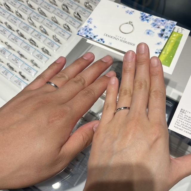 【銀座ダイヤモンドシライシの口コミ】 シンプルなデザインでありながらワンポイントに惹かれました。結婚指輪ら…