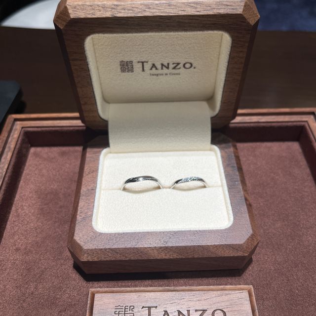 【TANZO.(鍛造指輪)の口コミ】 指輪の加工方法も鍛造製法を使用しており強度に期待ができる。
デザインも…