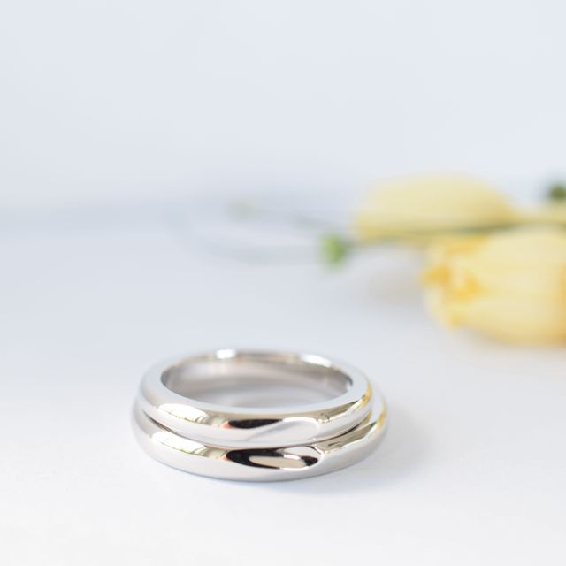 【CRAFY(クラフィ)の口コミ】 素材は結婚指輪らしいプラチナに。3つの石をプレゼントというキャンペーン…