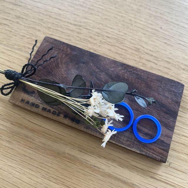 【CRAFY(クラフィ)の口コミ】 素材は結婚指輪らしいプラチナに。3つの石をプレゼントというキャンペーン…