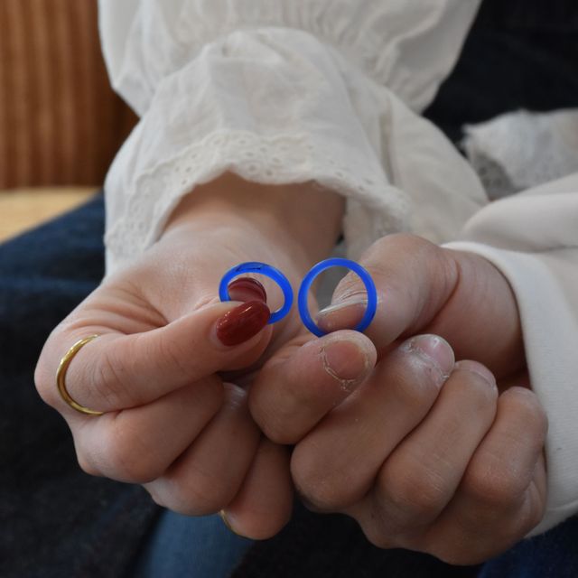 【CRAFY(クラフィ)の口コミ】 素材は結婚指輪らしいプラチナに。3つの石をプレゼントというキャンペーン…