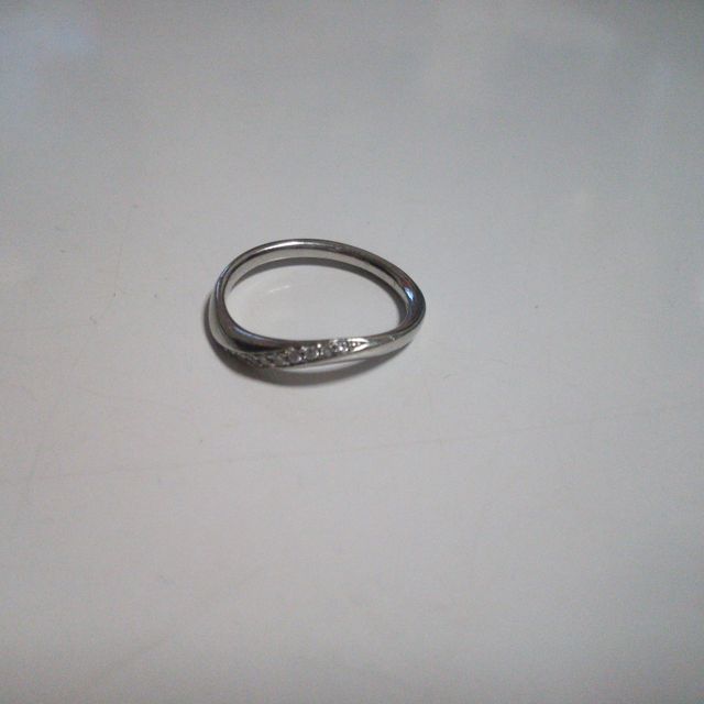 【4℃ BRIDAL(ヨンドシーブライダル)の口コミ】 婚約指輪が４℃の物を頂いたのでそれと重ねづけをしたいと思いこれにしまし…