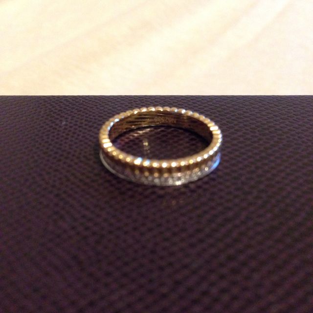 【ブシュロン(BOUCHERON)の口コミ】 1連ですが、ダイアとゴールドが2連風になった、オシャレなデザインに惚れ…