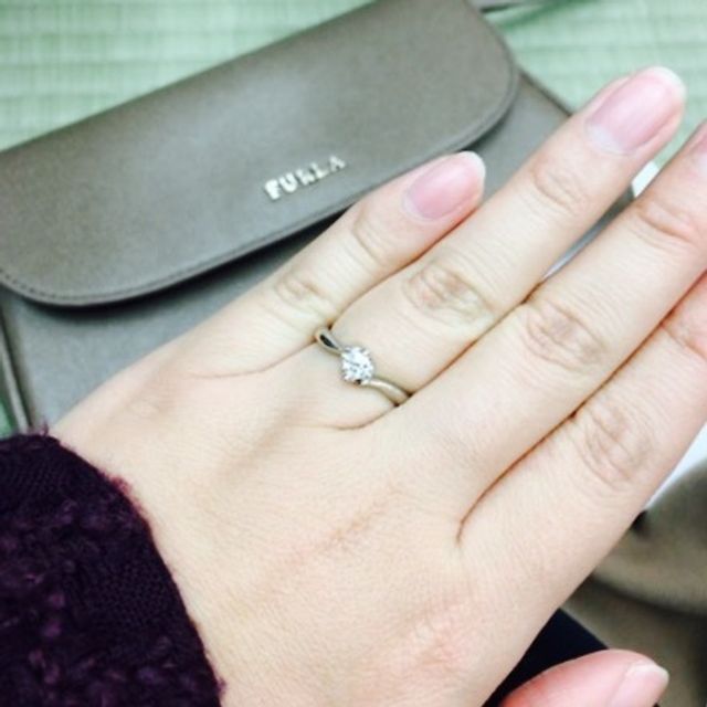 【ティファニー(Tiffany & Co.)の口コミ】 彼が見に行ってくれたので決め手はないのですが、前々から真ん中に一粒ダ…