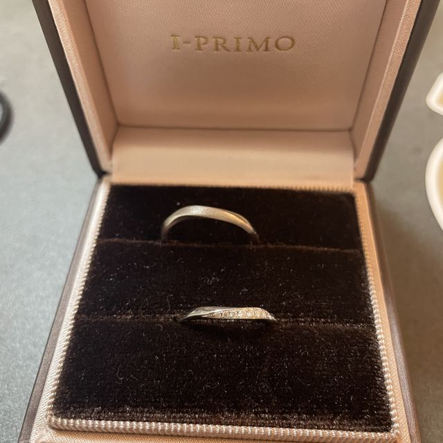 【アイプリモ(I-PRIMO)の口コミ】 指輪は艶消し加工を行ったタイプと、ウェーブのかかったデザインにしまし…