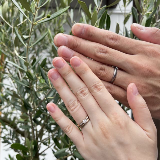 【Cayof(カヨフ)の口コミ】 ○婚約指輪
【デザイン】デイジー
【テクスチャー】鏡面
【素材】K18シャン…