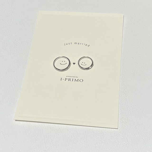 【アイプリモ(I-PRIMO)の口コミ】 女性側の指輪はダイヤが５つですが、一つ一つは大きくなく並んでもいやら…