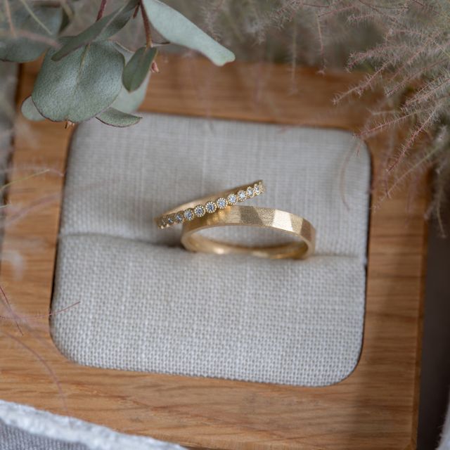 【Cayof(カヨフ)の口コミ】 ハーフエタニティの指輪を検討していましたが、2人のお揃い感も諦めきれず…