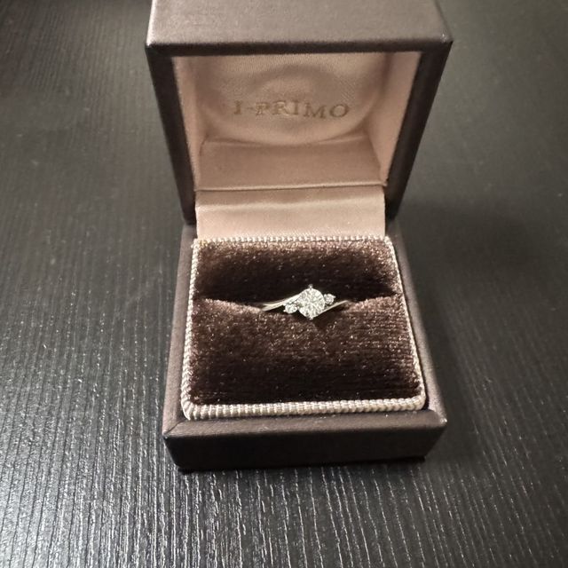 【アイプリモ(I-PRIMO)の口コミ】 3つのダイヤに深い意味があり、デザインに可愛らしさがあるとともに、大人…