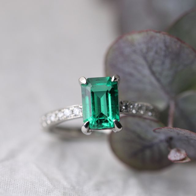 【atelier Kiona(アトリエキオナ)の口コミ】 元々は祖母が持っていた指輪でした。
今回渡す相手の誕生石がエメラルドと…