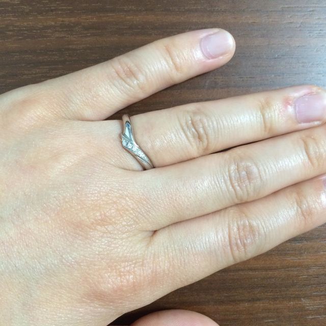 【アイプリモ(I-PRIMO)の口コミ】 V字のラインが気に入り、一目惚れしました。
V字以外にもストレートのもの…