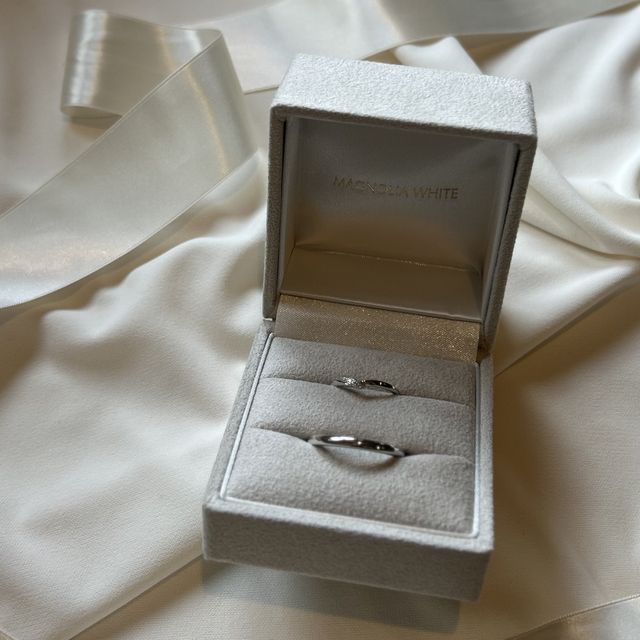 【MAGNOLIA WHITE JEWELRY(マグノリアホワイトジュエリー)の口コミ】 シンプルで普段使いしやすいデザインです。
また、細身のデザインのため指…