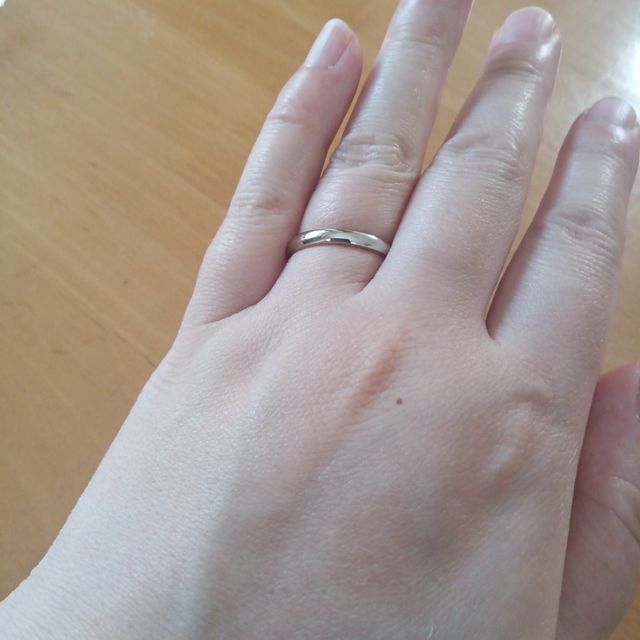 【BONDS(ボンズ)の口コミ】 シンプルでずっとつけられるなあと思って購入しました。素材もプラチナで…