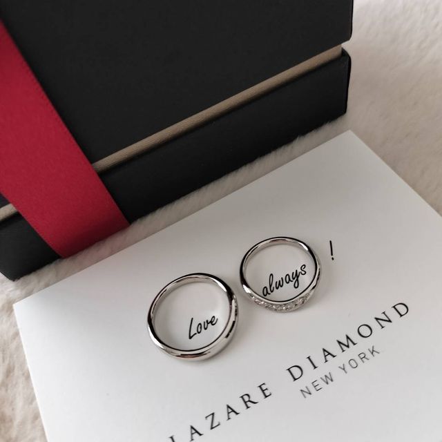 【ラザール ダイヤモンド(LAZARE DIAMOND)の口コミ】 デザインもよく、価格帯も想定通りだったので良かったです。
婚約指輪との…