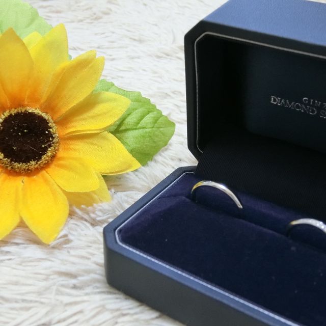 【銀座ダイヤモンドシライシの口コミ】 指輪を選ぶ際に、彼はシンプルなものを、私はキラキラしていて太すぎず細…