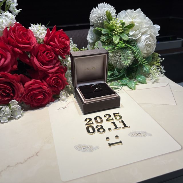 【アイプリモ(I-PRIMO)の口コミ】 指輪が細めのため、ダイヤモンドが広範囲に散りばめられているが派手すぎ…