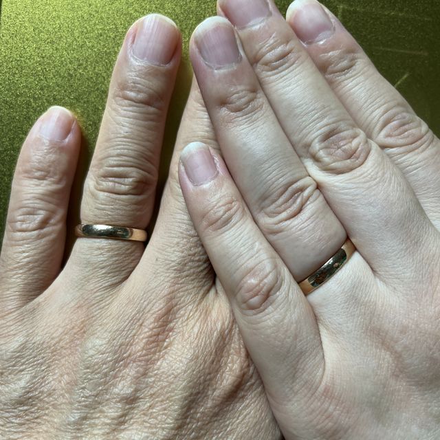 【PORTADA(ポルターダ)の口コミ】 シンプルで色合いも良い。付け心地も良い。服装に左右されない。自分達の…