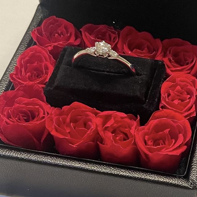 【エクセルコダイヤモンド(EXELCO DIAMOND)の口コミ】 せっかくのリングなので、普段でもつけやすいシンプルなデザインを選びま…