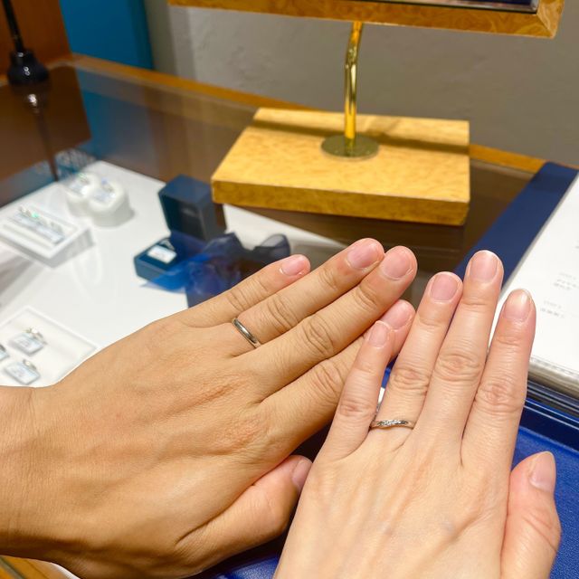 【銀座ダイヤモンドシライシの口コミ】 ダイヤモンドシライシさんで結婚指輪を購入しました。
2人とも仕事中も指…