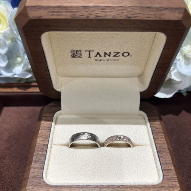 【TANZO.(鍛造指輪)の口コミ】 自分たちがこれだけは譲れないというデザインで作れた！
こだわりが強い指…