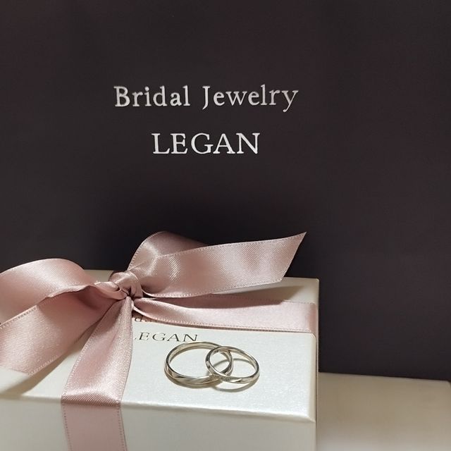 【LEGAN(レガン)の口コミ】 男性用はウェーブのある指輪にスリをつけていただきました。
他にダイヤモ…