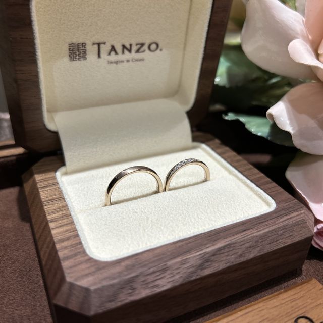 【TANZO.(鍛造指輪)の口コミ】 デザインや色を細かく選ぶことができて、時間をかけていろんな指輪を試し…