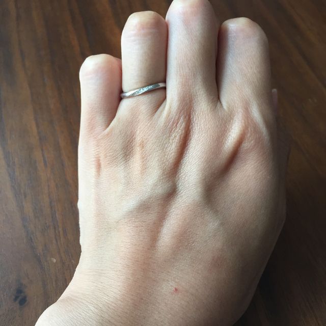 【俄(にわか)の口コミ】 セットリングで探していて、デザインも男女共にシンプルでとても気に入り…
