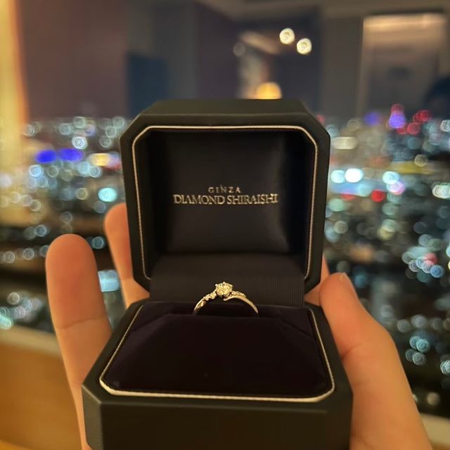 【銀座ダイヤモンドシライシの口コミ】 結婚指輪と重ね付けできるもので、ウェーブのものを探していました。真ん…