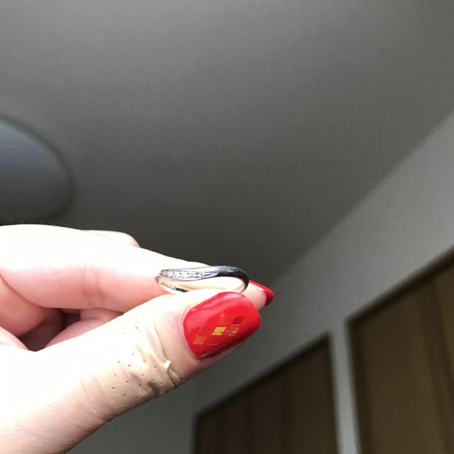 【銀座ダイヤモンドシライシの口コミ】 私の指は太くて短いのがコンプレックスです。なので結婚指輪を買う以前か…