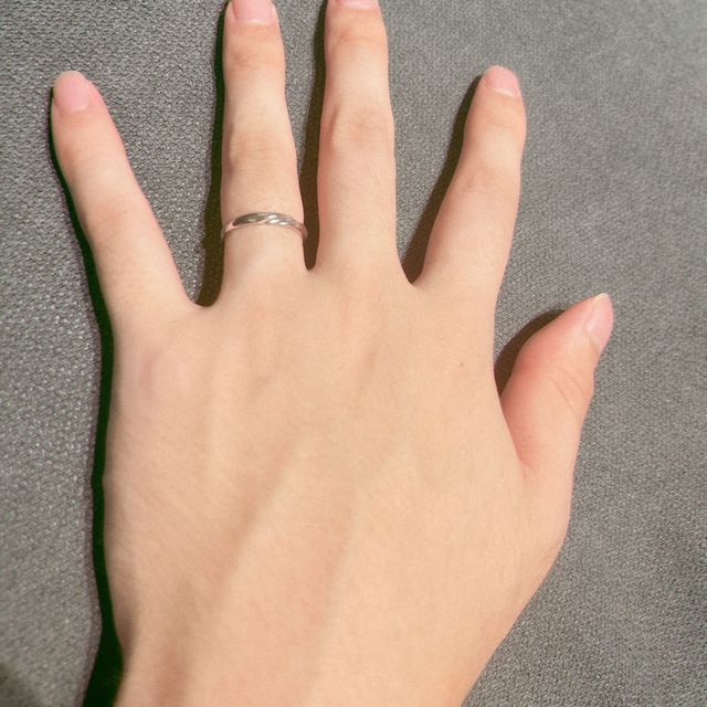 【ラザール ダイヤモンド(LAZARE DIAMOND)の口コミ】 長く飽きないデザインの指輪を探していました。長く飽きずに身につけられ…