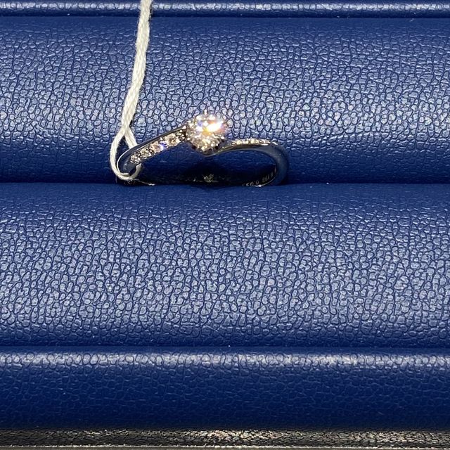 【銀座ダイヤモンドシライシの口コミ】 結婚指輪を決めるにあたり、様々なブランドを検索した中、1番気に入ったデ…