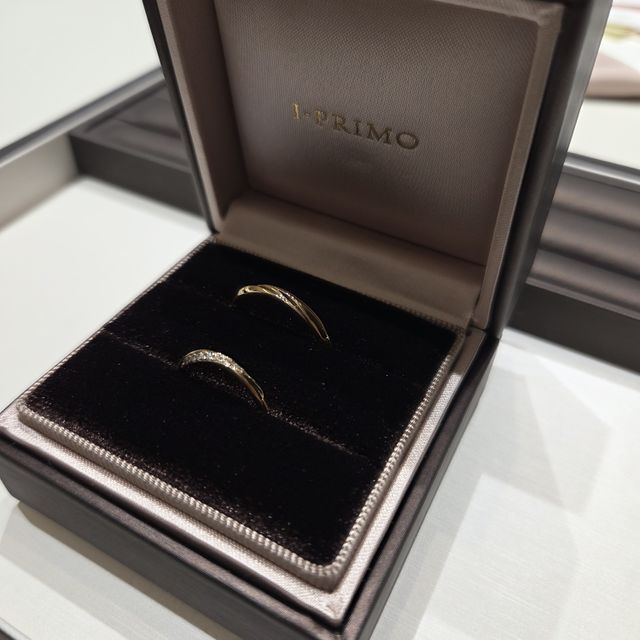 【アイプリモ(I-PRIMO)の口コミ】 女性用はダイヤモンドが細かく斜めに入っていてどこからみても綺麗。華奢…