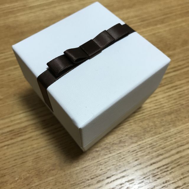 【アイプリモ(I-PRIMO)の口コミ】 ダイヤの台座の横があいているので横からも光が入るので全体的な輝き方が…