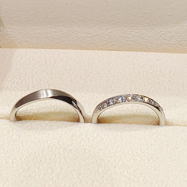 【TANZO.(鍛造指輪)の口コミ】 日付と共に、お互いの誕生石をトレードして、指輪の裏に入れています。そ…