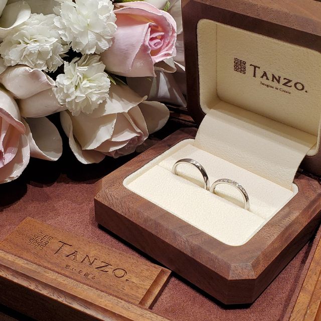【TANZO.(鍛造指輪)の口コミ】 日付と共に、お互いの誕生石をトレードして、指輪の裏に入れています。そ…