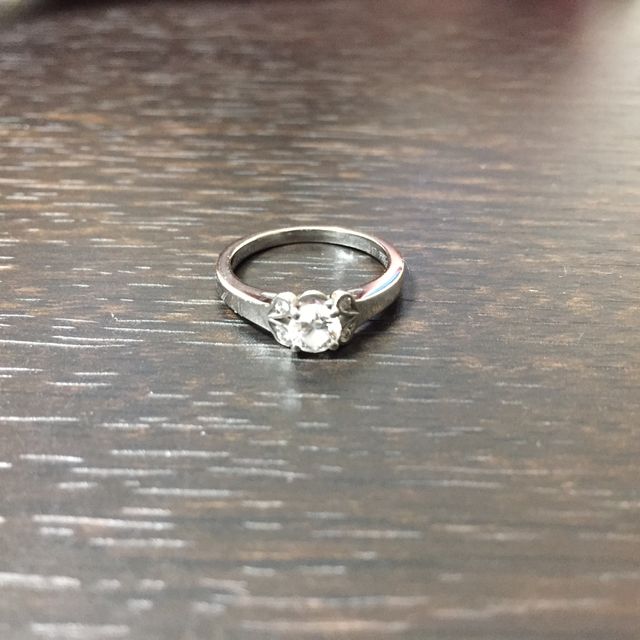 【カルティエ(Cartier)の口コミ】 昔から婚約指輪をもらうならこれと決めていた、憧れのデザインでした。

…