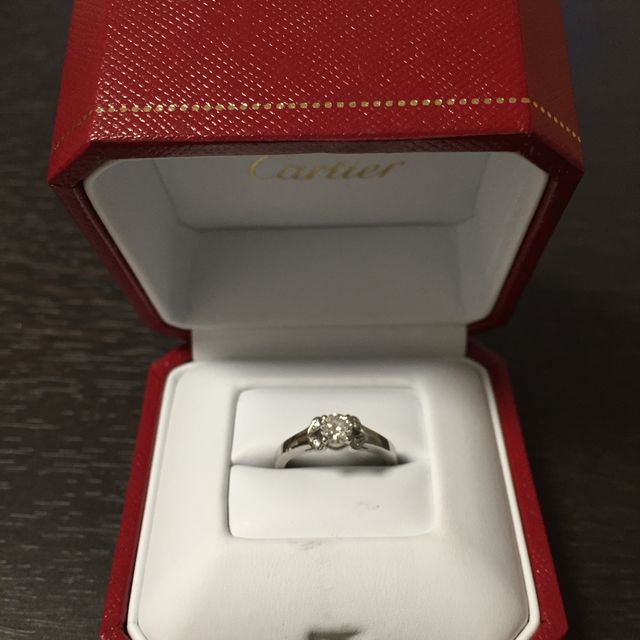 【カルティエ(Cartier)の口コミ】 昔から婚約指輪をもらうならこれと決めていた、憧れのデザインでした。

…