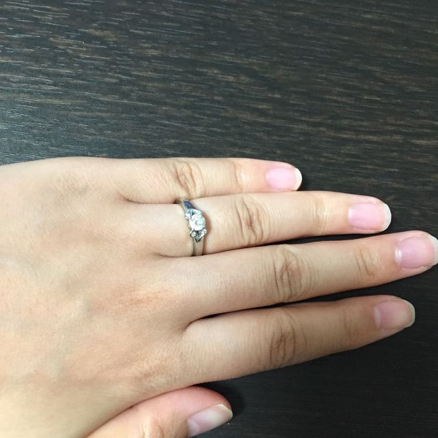 【カルティエ(Cartier)の口コミ】 昔から婚約指輪をもらうならこれと決めていた、憧れのデザインでした。

…